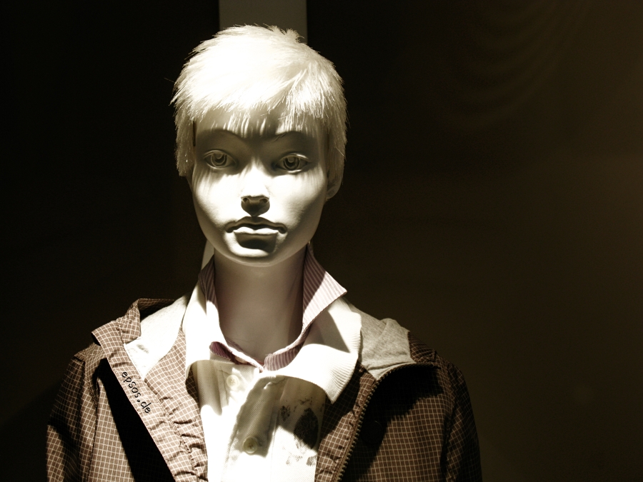Futuristic_Albino_Doll_Sculpture,_Android,_Clone_or_Robot.jpg
